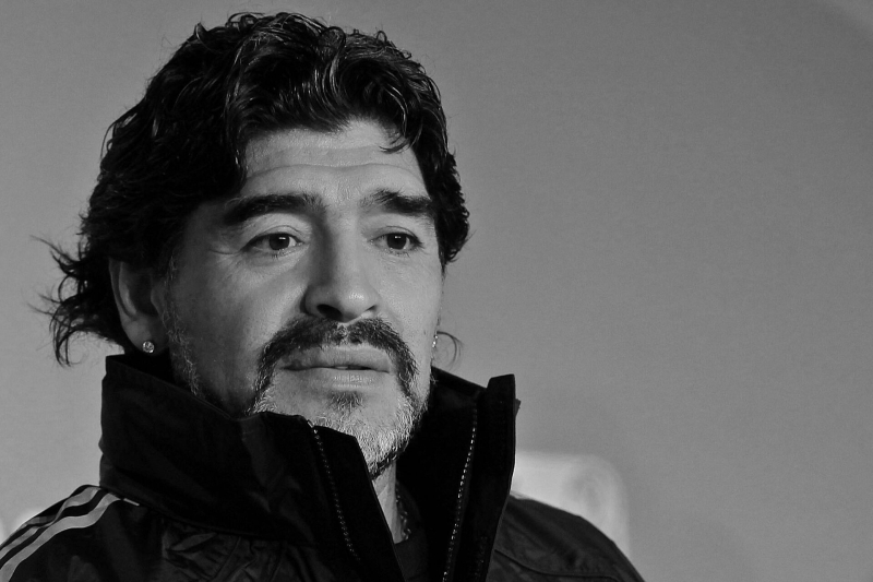 "Еще немного, и живот взорвется": почему смерть Марадоны называют убийством