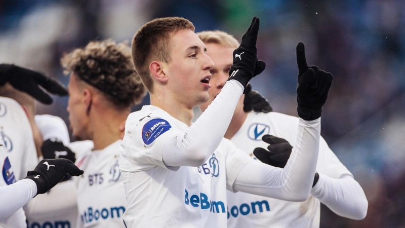 Футболист сборной России ответил на вопрос о возвращении пива на стадионы