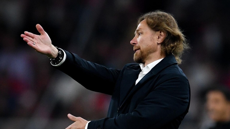 Карпин заявил, что разрешает футболистам пить пиво и водку