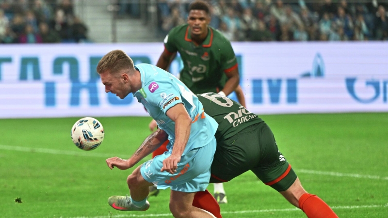 "Ростов" проиграл "Акрону" в матче с удалением и двумя отмененными голами